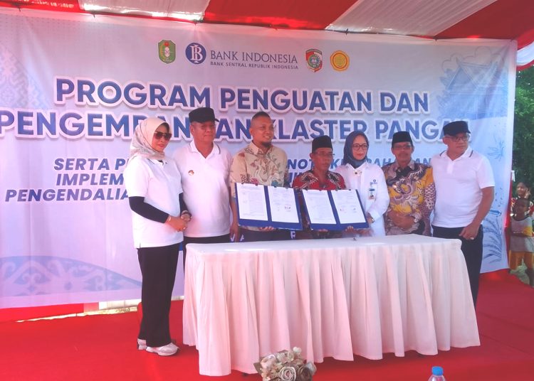 Nota kesepahaman kerjasama atau MoU Topindoku Solusi Komunika dan Gapoktan Nekat Maju, Desa Peniraman, Kabupaten Mempawah, Kalimantan Barat.