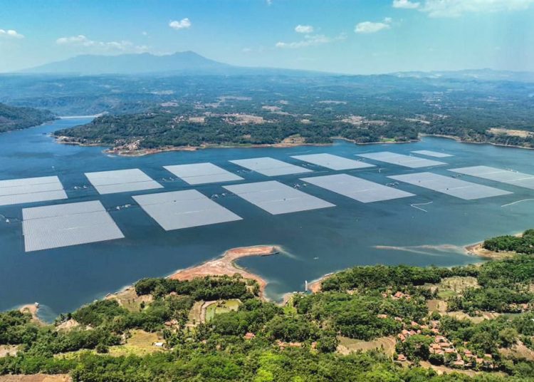 PLTS Terapung Cirata 192 MWp yang baru memanfaatkan 4% dari luasan waduk. Melalui Joint Study Development Agreement (JSDA) antara PLN NP dan Masdar akan meningkatan potensi hingga 500 MWac dan pemanfaatan 20 persen luasan waduk.(ist)