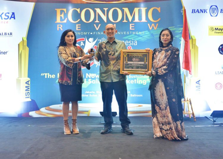 Bank Kalbar meraih penghargaan The Best Sales Marketing, Rabu.