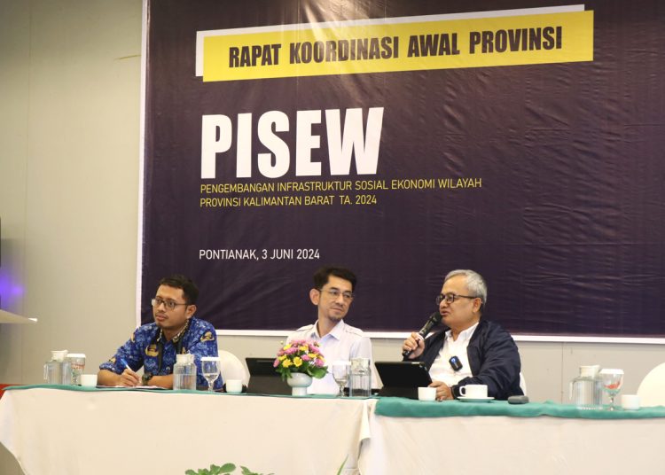 Kepala Perwakilan BPKP Provinsi Kalimantan Barat Rudy M. Harahap (kanan) saat Rapat Koordinasi Awal Kegiatan PISEW Provinsi Kalimantan Barat Tahun Anggaran 2024 di Pontianak, Senin.(ist)