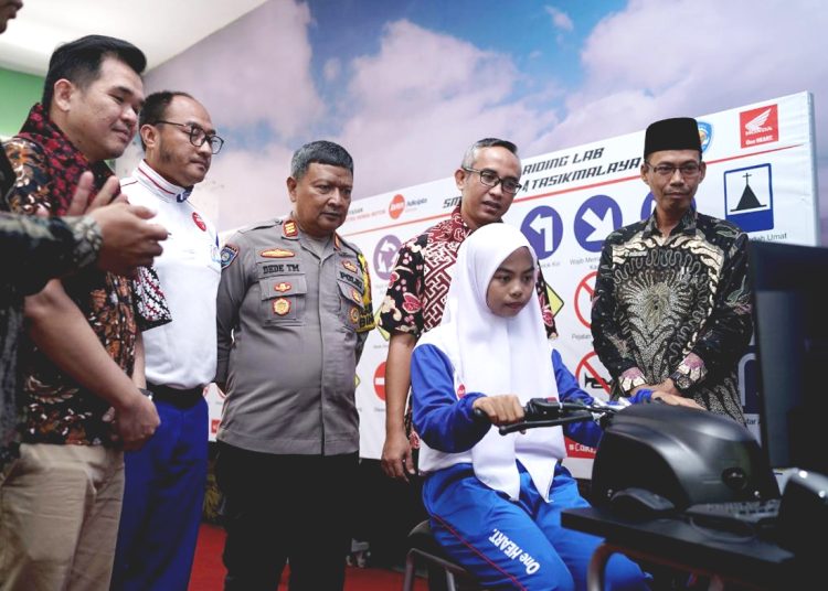 Astra Honda dukung fasilitas safety riding di sekolah. (ist)