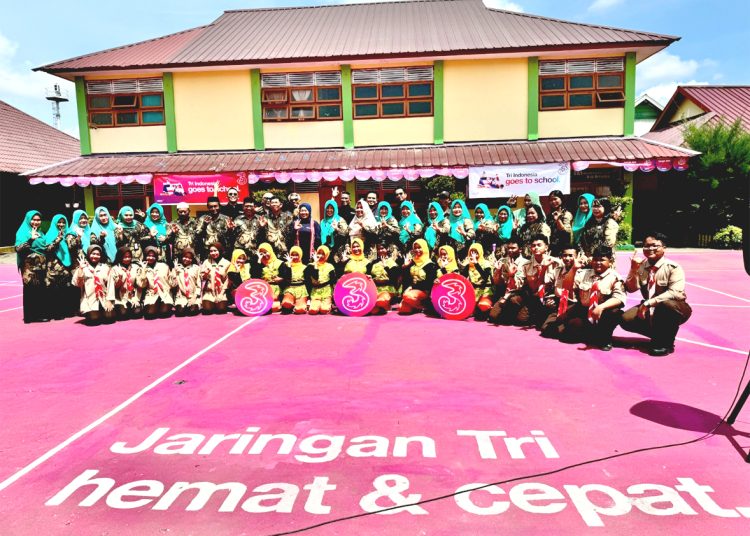 Indosat Ooredoo Hutchison (Indosat atau IOH) bantu pendidikan di Pontianak.(ist)