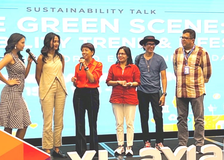 Aktivis lingkungan yang juga model dan founder Sustainbabes, Valerie dan Veronika, Direktur & Chief Enterprise Business Officer and Corporate Affairs Officer XL Axiata, Yessie D. Yosetya, Editor in Chief Bisnis Indonesia Maria Y, Benyamin, musisi dan aktivis lingkungan Ridho Hafiedz, dan Chief Corporate Affair, Marwan O. Baasir dalam acara talkshow Sustainability Week.(ist)