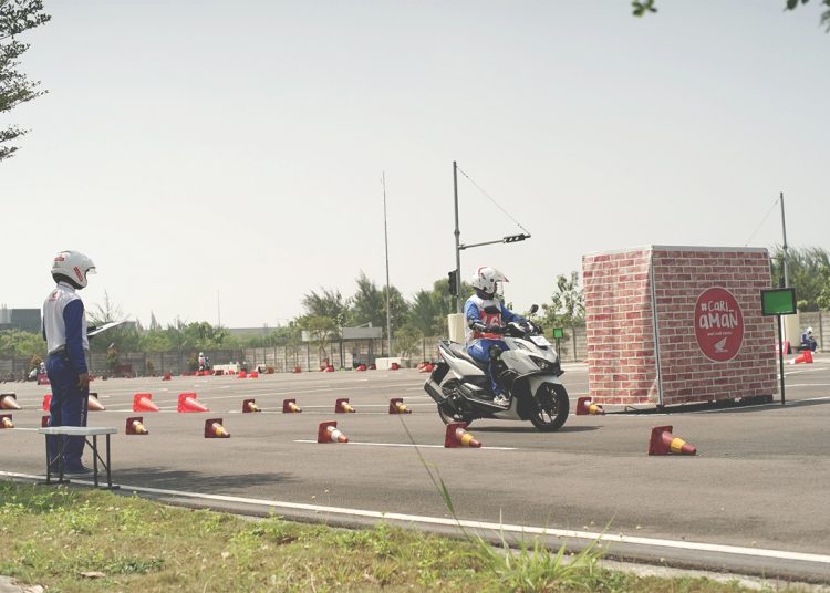 Duta keselamatan berkendara Astra Honda beradu gagasan dan keterampilan mengampanyekan keselamatan berkendara di ranah maya.(ist)