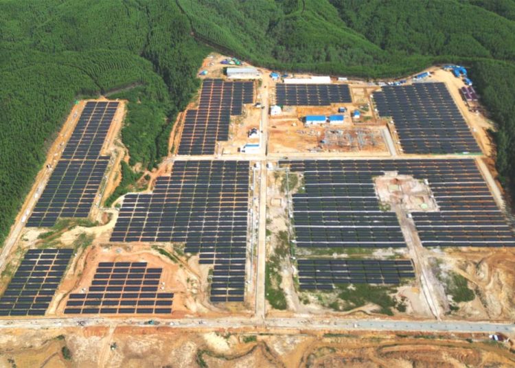 PLTS IKN telah mengalirkan listrik untuk kawasan IKN dengan kapasitas 10 megawatt. Jumlah tersebut akan bertambah hingga mencapai 50 megawatt pada akhir tahun 2024.(ist)
