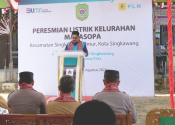PLN Nyalakan Listrik Puluhan Rumah Warga di Kota Singkawang