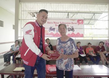 Asmo Kalbar Berbagi Kasih dalam Festival Moon Cake