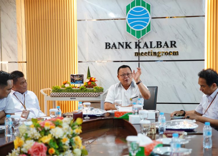 Dirut Bank Kalbar, Rokidi. (ist)