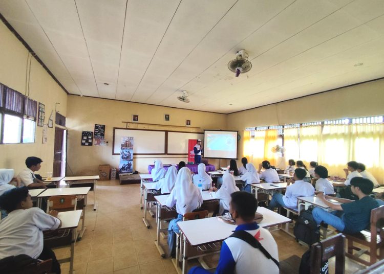Edukasi safety riding di SMA Negeri 1 Segedong, Kalbar.(ist)