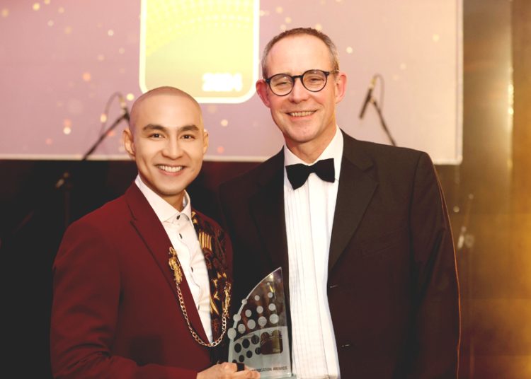 Indosat mengumumkan keberhasilannya meraih penghargaan Best Digital Transformation di ajang bergengsi World Communication Awards 2024. Penghargaan ini menjadi bukti nyata transformasi Indosat dari penyedia telekomunikasi konvensional menjadi pelopor teknologi berbasis AI di ekosistem digital Indonesia.(ist)