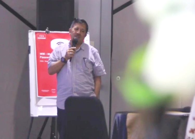 Marchellius,  Sekretaris Yayasan Inisiasi Alam Rehabilitasi Indonesia (YIARI) dalam kegiatan Lokakarya Penulisan Pengelolaan dan Pelestarian Sumber Daya Alam yang digelar bersama JPK selama dua hari di Pontianak. (ist)