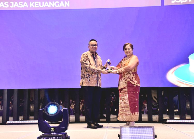 OJK memperoleh predikat sebagai Badan Publik dengan kategori Informatif level nasional kategori Lembaga Negara dan Lembaga Pemerintah Non Kementerian pada 2024.(ist)