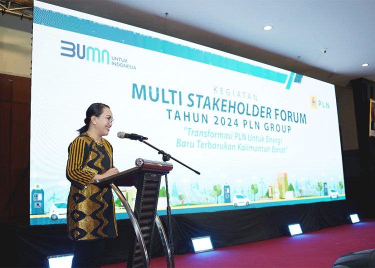 General Manager PLN UID Kalimantan Barat, Joice Lanny Wantania memberikan sambutan pada Multi-Stakeholder Forum 2024 PLN Group Kalimantan Barat di Kalimantan Ballroom Hotel Aston Pontianak, Kamis. (ist).