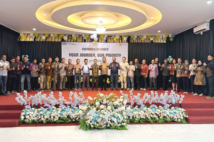 Foto bersama Pelanggan dan Jajaran Manajemen PLN UP3 Sanggau, dalam acara Customer Intimacy di Sanggau, Kamis.(ist)