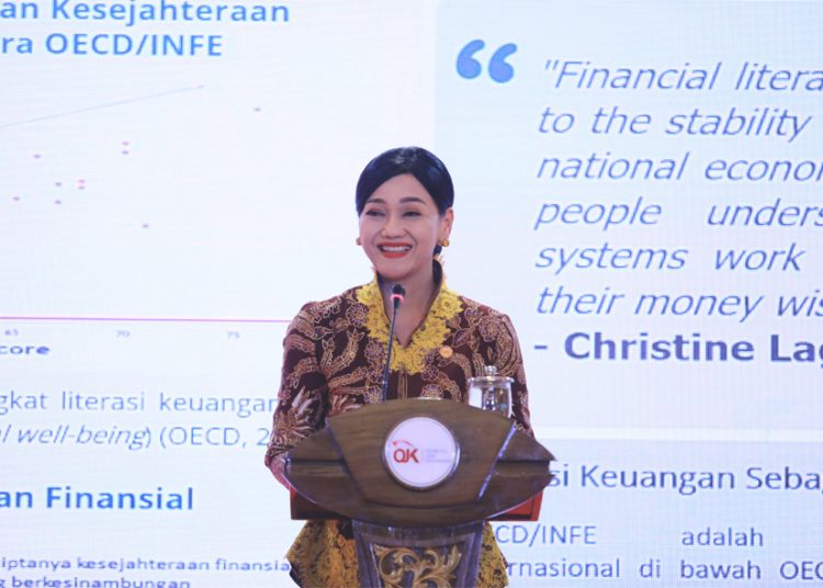 Kepala Eksekutif Pengawas Perilaku Pelaku Usaha Jasa Keuangan, Edukasi dan Pelindungan Konsumen OJK Friderica Widyasari Dewi saat kegiatan Training of Trainer (ToT) Chief Financial Officer (CFO) Club Indonesia di Kantor OJK, Jakarta, Selasa. (ist)