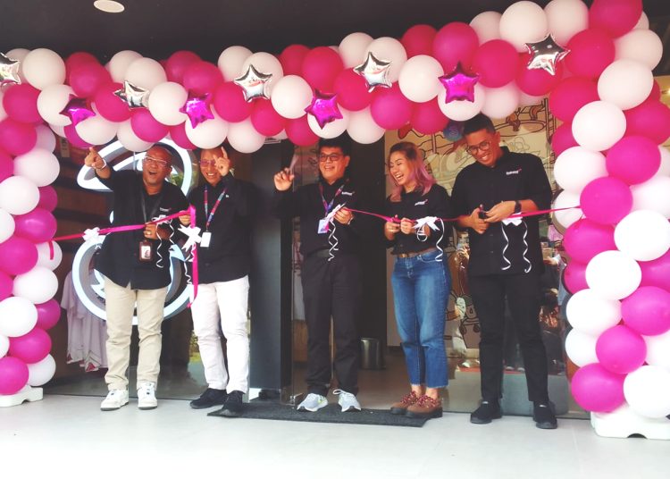 Re-opening 3Store Pontianak menghadirkan wajah baru dengan desain lebih modern dan berbasis digital. (mb)