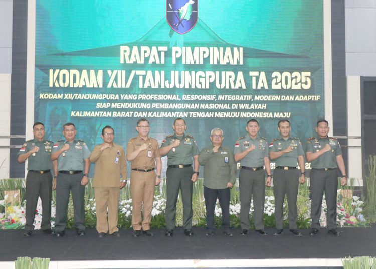 Kepala Perwakilan BPKP Provinsi Kalimantan Barat Rudy M. Harahap dalam Rapat Pimpinan Komando Daerah Militer XII/Tanjungpura Tahun Anggaran 2025 di Aula Soedirman Makodam XII/Tanjungpura Selasa. (ist)