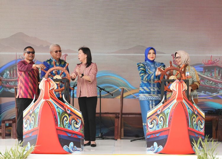 Peluncuran Calendar of Event pada puncak Saprahan Khatulistiwa 2025 di Alun Kapuas Pontianak, Selasa.