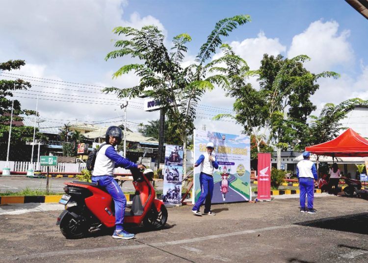 Astra Motor mengedukasi keselamatan berkendara dengan program safety riding. (ist)