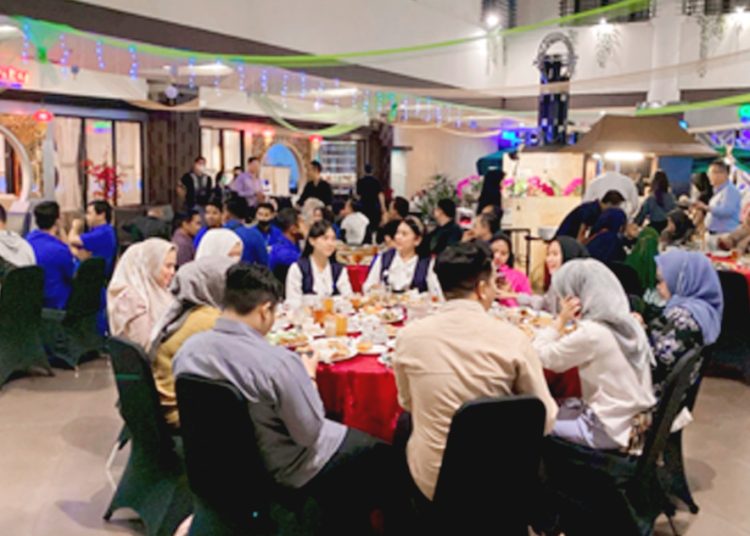 Suasana Buka Puasa di Garden Lounge & Majesty, lantai 1 Aston Hotel Pontianak. (ist)