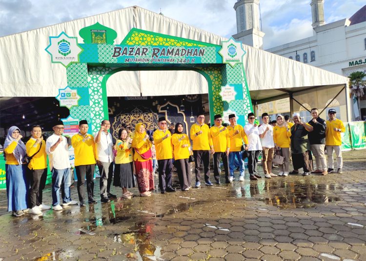 Pembukaan Bazar Ramadan atau Pasar Juadah di halaman Masjid Mujahiddin Pontianak, Sabtu. (ist)