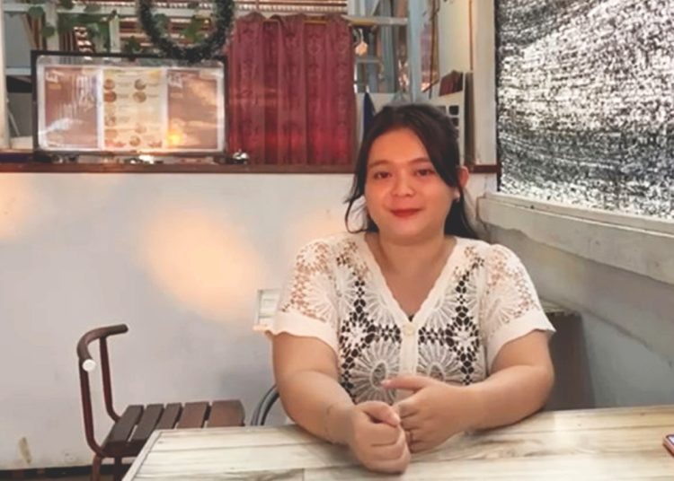 Levina Esi Purwanti, owner L2 Coffee dan Ayam Keduaa di Semitau, Kapuas Hulu Kalimantan Barat.(ist)