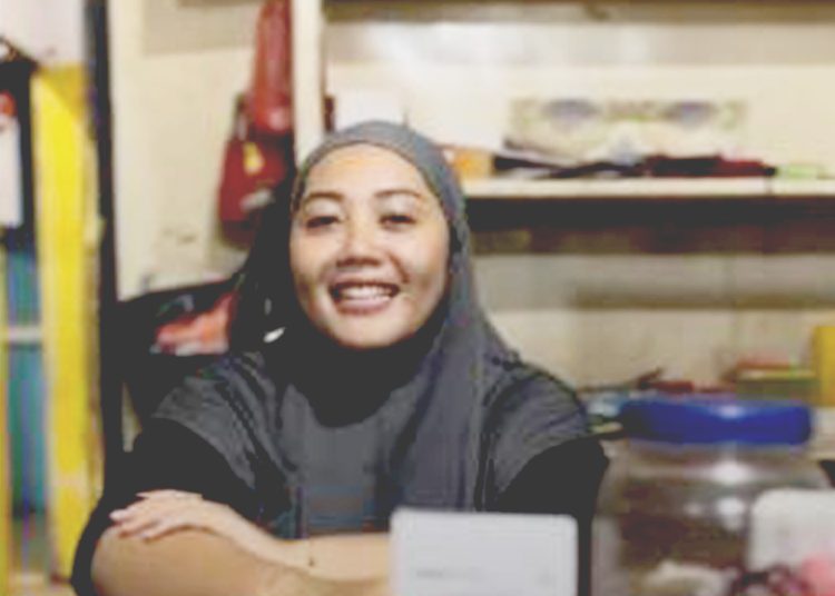 Alda Fera Agustin owner Toko Sembako Sinar di Kecamatan Semitau Kabupaten Kapuas Hulu Kalimantan Barat. (ist)