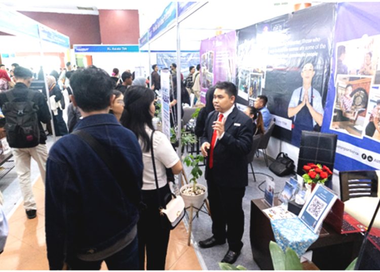Stand Aston Pontianak di lokasi Kalbar Naker Fest 2025. (ist)