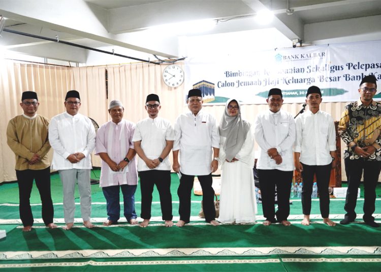 Pelepasan keluarga besar Bank Kalbar untuk melaksanakan ibadah Haji, Selasa. (ist)