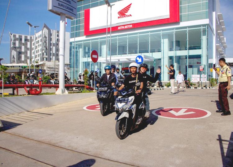 Kegiatan Vario Edu Ride yang digelar Asmo Kalbar diikuti oleh para pengguna sepeda motor Honda Vario dari berbagai komunitas. (ist)