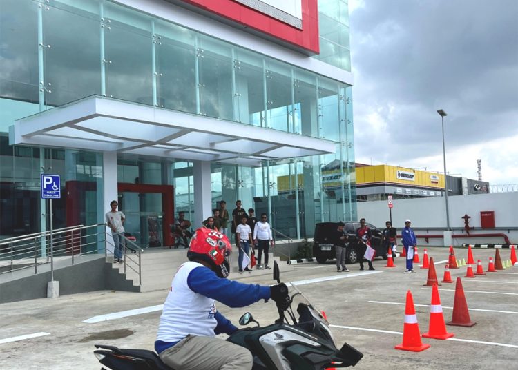 Kompetisi Safety Riding Tingkat Regional di Main Dealer Training Center Pontianak.(ist)