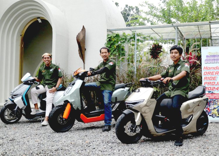 Kolaborasi tiga talenta juara nasional Honda Modif Contest (HMC) 2023 bersama modifikator kelas atas Indonesia melahirkan karya modifikasi pertama dengan menggunakan sepeda motor Listrik Honda yakni Honda CUV e: dan Honda ICON e: (ist)