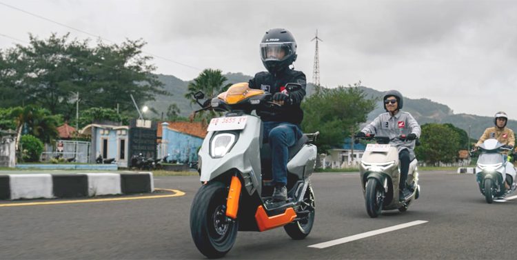 Karya modifikasi pertama dengan menggunakan sepeda motor Listrik Honda yakni Honda CUV e: dan Honda ICON e: yang cocok untuk menjadi teman beraktivitas sehari-hari.(ist)