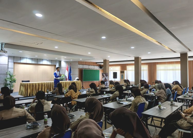 Edukasi Safety Riding dari Astra Motor bersama pelajar SMKN 5 Pontianak. (ist)