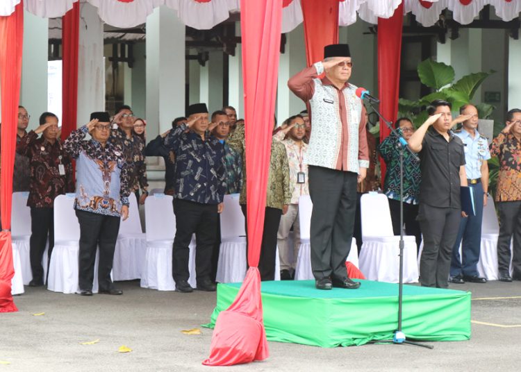 Sekretaris Daerah Kalimantan Barat Harisson mewakili Gubernur memimpin upacara peringatan HUT 42 tahun BPKP perwakilan Kalimantan Bara di Pontianak, Sabtu. (ist)