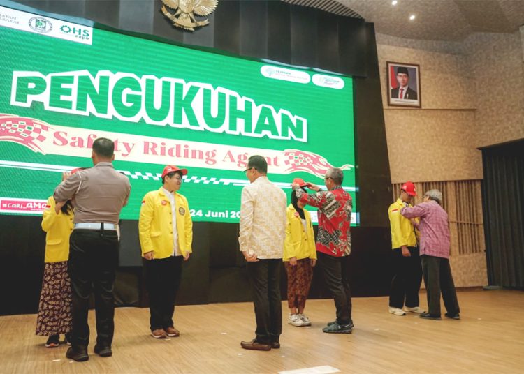 Pengukuhan agen safety riding sebagai pelopor keselamatan berkendara di lingkungan kampus. (ist)