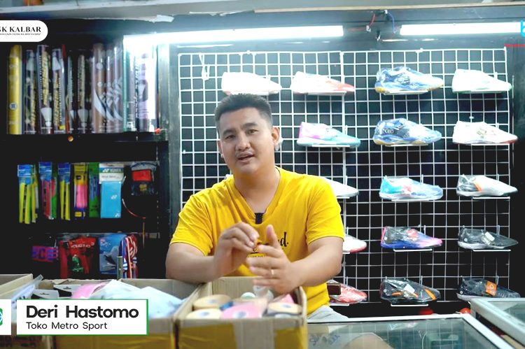 Deri Hastomo, owner Toko Metro Sport di Kabupaten Landak, Kalimantan Barat. (vid)