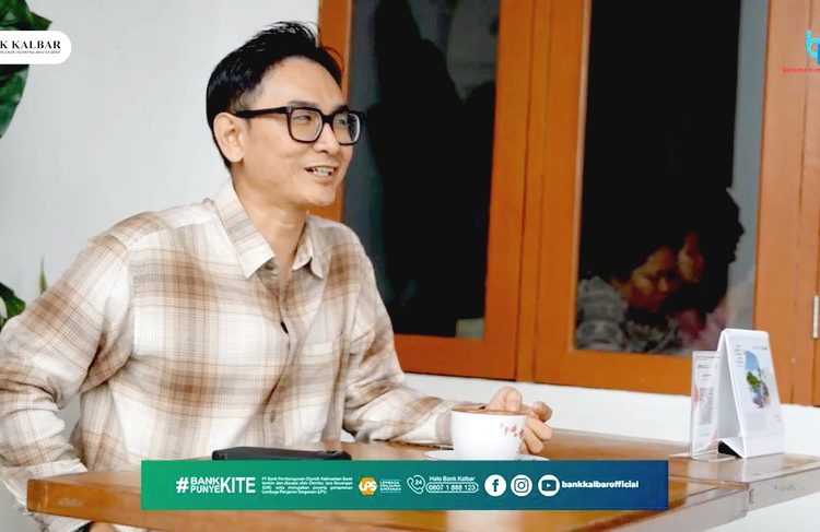 Freddy, owner Coffee Shop Ruang Kertjah di Putussibau, Kalimantan Barat. (vid)