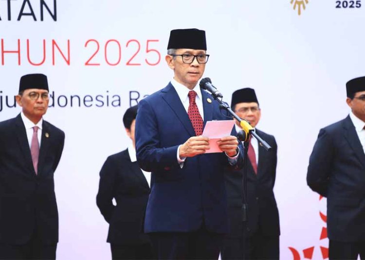 Ketua Dewan Komisioner OJK Mahendra Siregar pada upacara peringatan Hari Lahir (Harlah) Pancasila 2025 dilaksanakan secara hybrid di halaman Gedung Soemitro Djojohadiksumo Kompleks Kementerian Keuangan Jakarta, Senin. (ist)