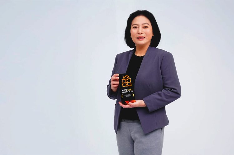 Meutia Kumala, Managing Director PT Home Center Indonesia (Informa), mengantarkan Informa kembali meraih penghargaan Retail Asia Awards 2025 sebagai Furniture Retailer of the Year. (ist)