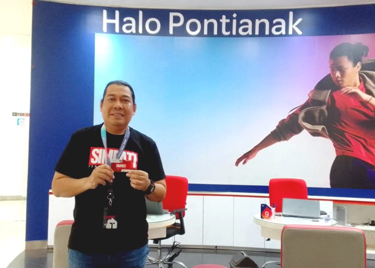 Riyadh Suganda, Manager Mobile Consumer Branch Telkomsel Pontianak, Kalimantan Barat. (mb)