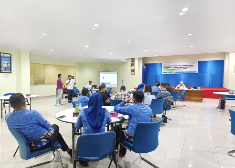 Bank Kalbar Kantor Cabang Ketapang dan PT Taspen (Persero) Cabang Pontianak menggelar kegiatan Sosialisasi Flagging Taspen, Aplikasi Layanan Digital, dan Prosedur Perpindahan Kantor Bayar, Kamis. (ist)