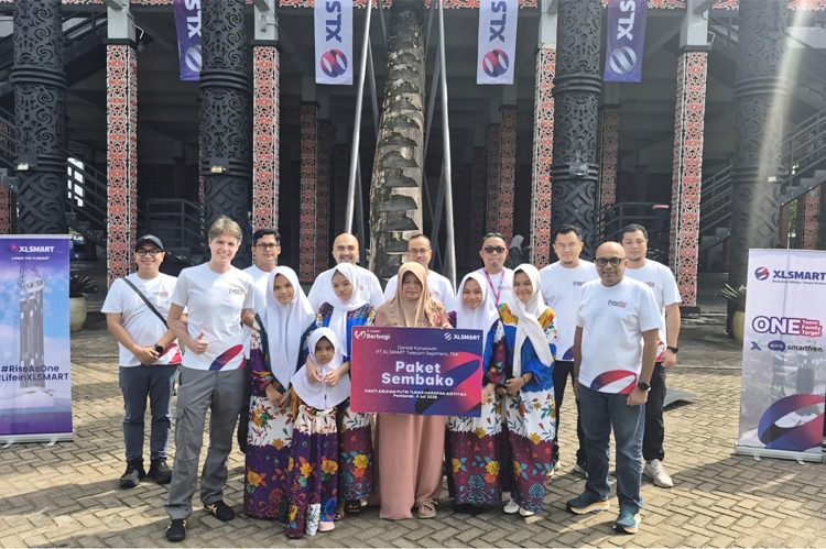 Kegiatan Gebyar Muharram 1447 H di Pontianak. Mengusung tema #GebyarBerbagi dan #BersamaDiMuharram, program ini rutin dilaksanakan setiap tahun di berbagai kota di Indonesia. Tahun ini, karyawan XLSMART menyalurkan santunan di lebih dari 10 kota di Indonesia.(ist)