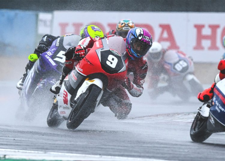 Pebalap binaan PT Astra Honda Motor (AHM) kembali cetak sejarah dalam gelaran FIM JuniorGP World Championship yang berlangsung di sirkuit Magny-Cours, Prancis pada 5-6 Juli 2025. (ist)