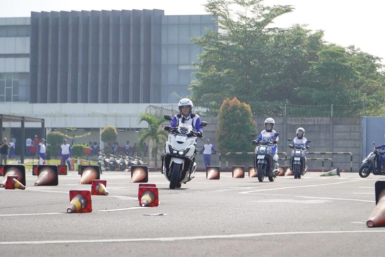 Sebanyak 40 duta keselamatan berkendara Astra Honda mengikuti kalibrasi kemampuan dalam mengampanyekan keselamatan berkendara di AHM Safety Riding & Training Center, Deltamas, Cikarang.(ist)