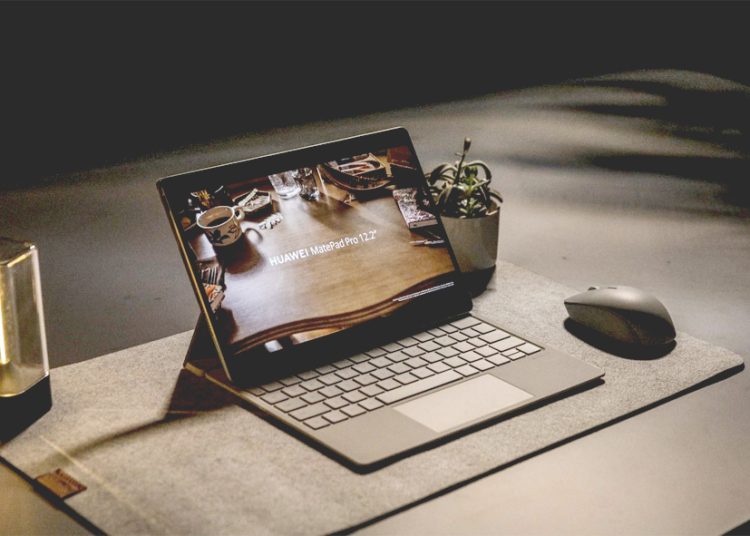 Huawei Device Indonesia umumkan kesediaan HUAWEI MatePad Pro 12.2 (2025) di pasar Indonesia. Tablet flagship ini menghadirkan layar Tandem OLED unggulan di industri, PC-Level WPS Office, dan keyboard inovatif dengan penyimpanan stylus di dalamnya.(ist)