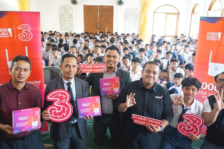 Kampanye #MudahnyaKebaikan hadirkan koneksi internet dengan menyalurkan 1.000 routers ke lebih dari 400 sekolah lewat dukungan pelanggan Tri. (ist)