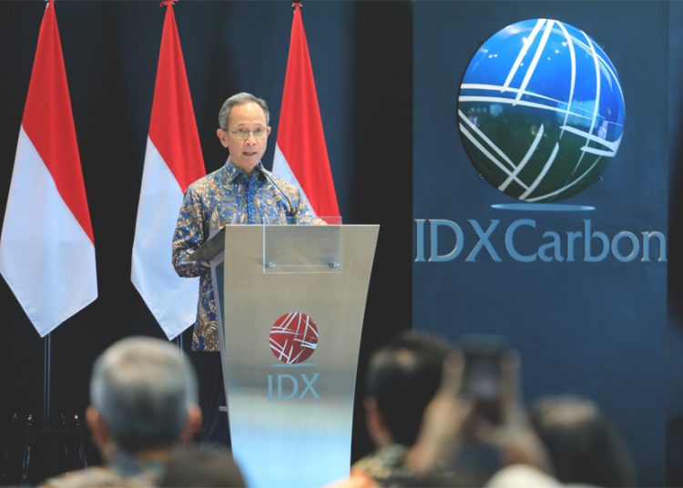 Ketua Dewan Komisioner OJK Mahendra Siregar pada peluncuran buku Mengenal dan Memahami Perdagangan Karbon bagi Sektor Jasa Keuangan di Jakarta, Selasa. (ist)