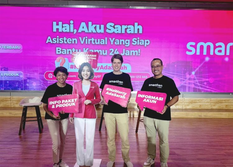 (Ki-ka) Director & Chief Information Technology Officer XLSMART, Yessie D. Yosetya, Director and Chief Commercial Officer XLSMART, David Arselus Oses dan Chief Marketing Officer Smartfren, Sukaca Purwokardjono dalam acara peluncuran SARAH asisten virtual AI di Jakarta, Selasa. (ist)