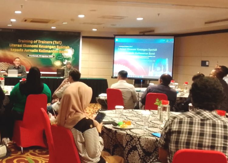 Kepala Perwakilan Bank Indonesia Provinsi Kalimantan Barat, Doni Septadijaya menggelar Training of Trainers (TOT) Literasi Ekonomi Keuangan Syariah kepada jurnalis bertajuk Sinergi Ekonomi dan Keuangan Syariah Memperkuat Stabilitas dan Kemandirian Ekonomi Syariah Kawasan Timur Indonesia di Hotel Mercure Pontianaki, Selasa.(mb)